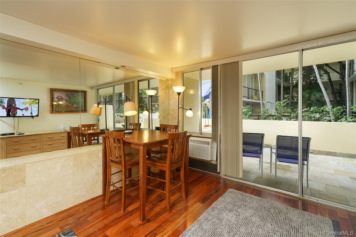 Waikiki - Ocean Front Hotel - Photo 4