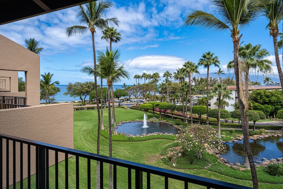Condo in Kihei · ★4.89 · 3 bedrooms · 3 beds · 2 baths - Photo 2