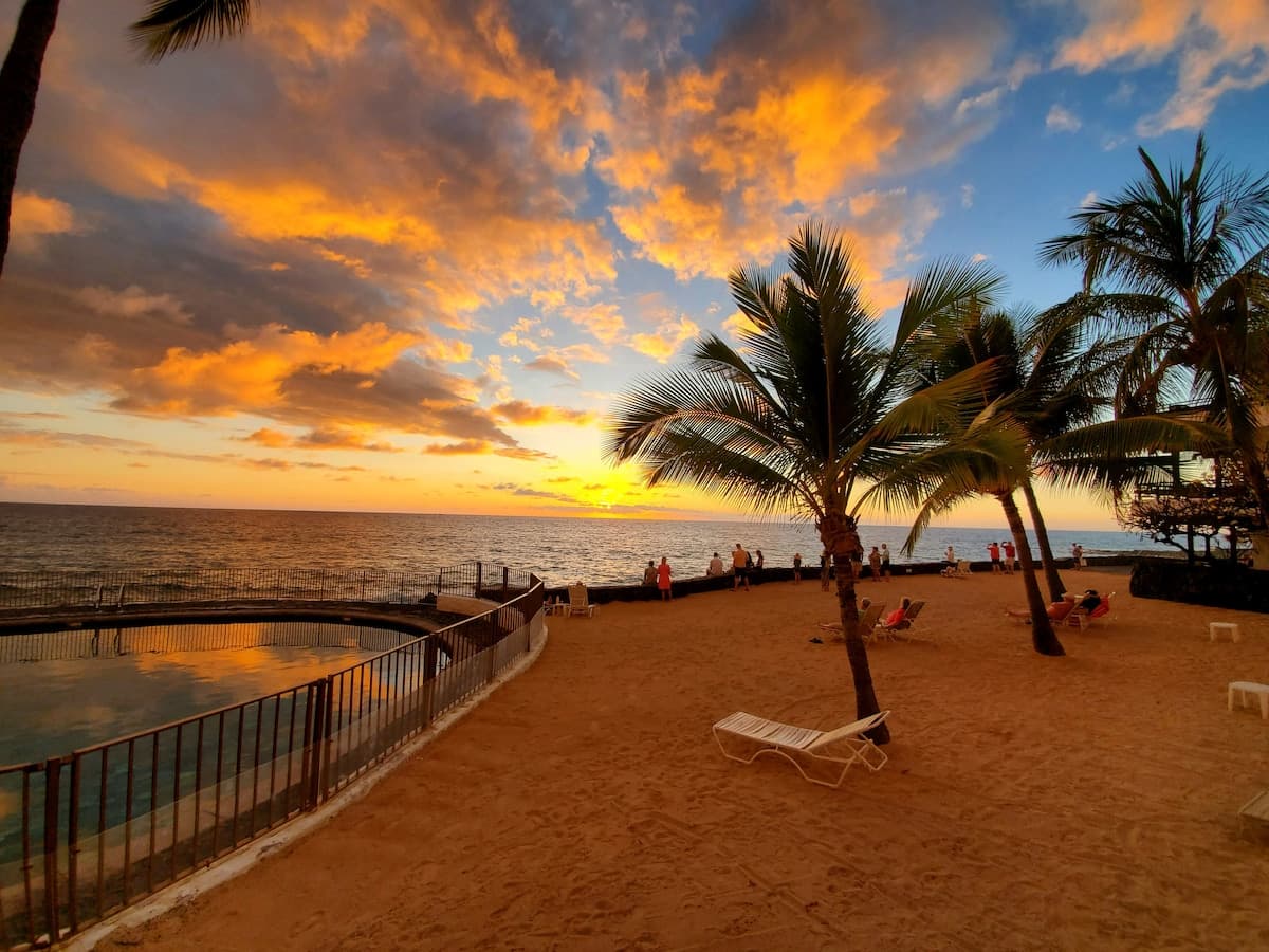 Condo in Kailua-Kona · ★4.89 · 1 bedroom · 2 beds · 1 bath - Photo 1