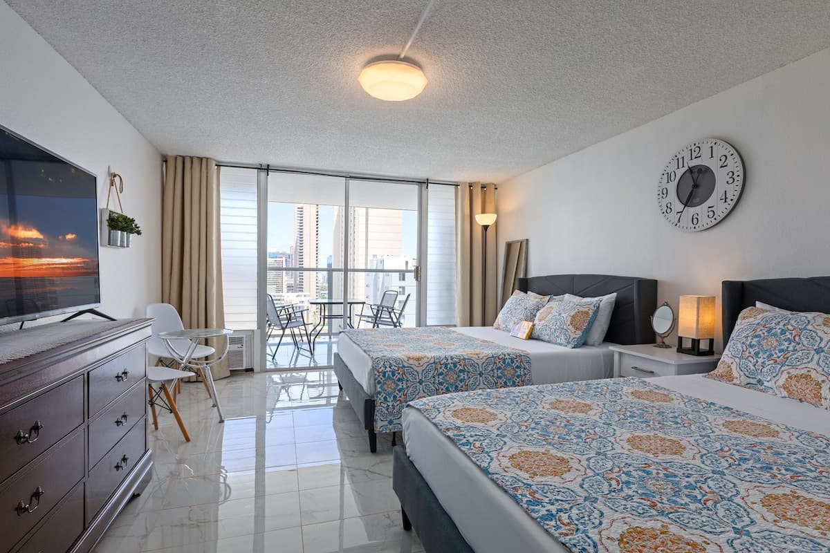 Condo in Honolulu · ★4.82 · 1 bedroom · 2 beds · 1 private bath - Photo 1