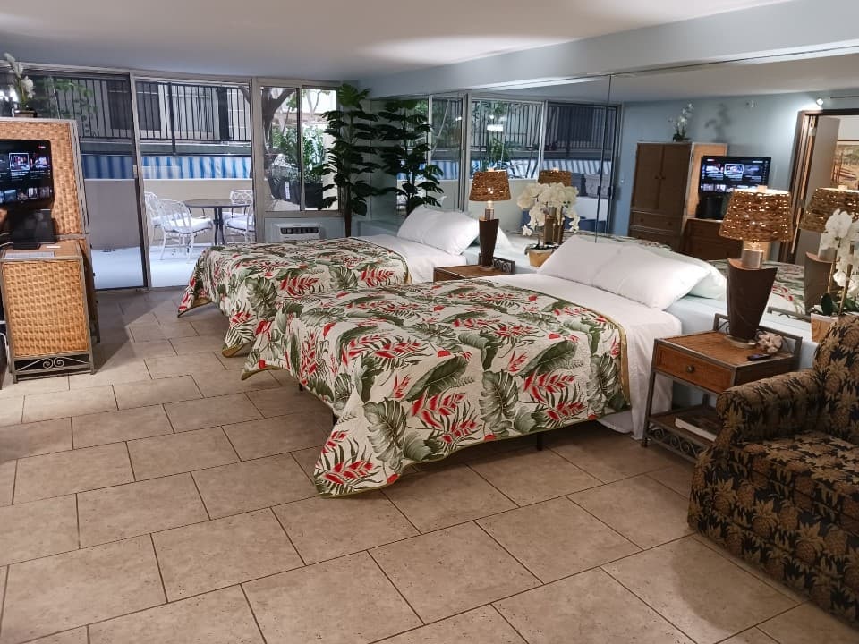 Waikiki - Ocean Front Hotel - Photo 2