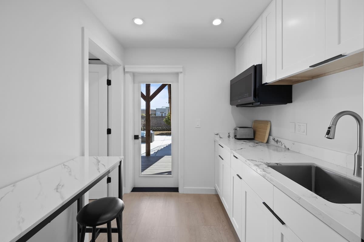 Newly Built Modern Luxurious Garden Suite - Photo 1