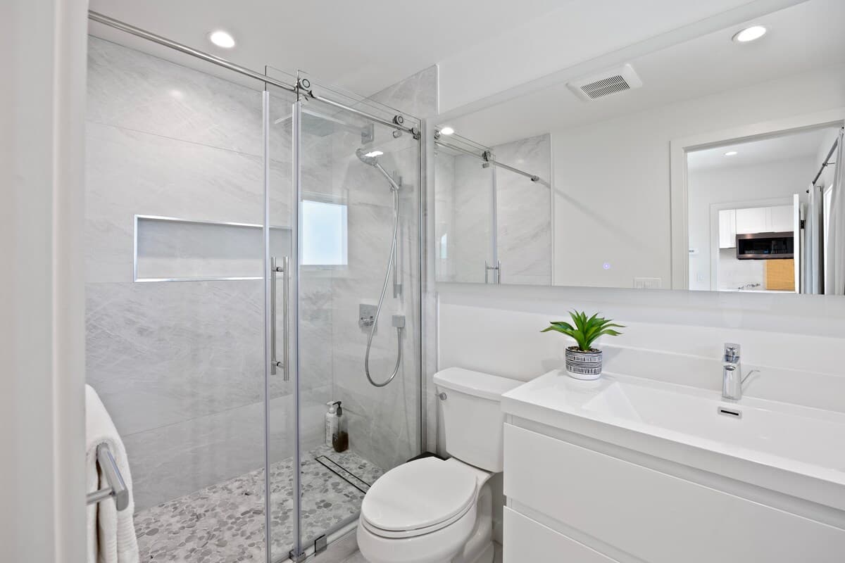 Newly Built Modern Luxurious Garden Suite - Photo 5