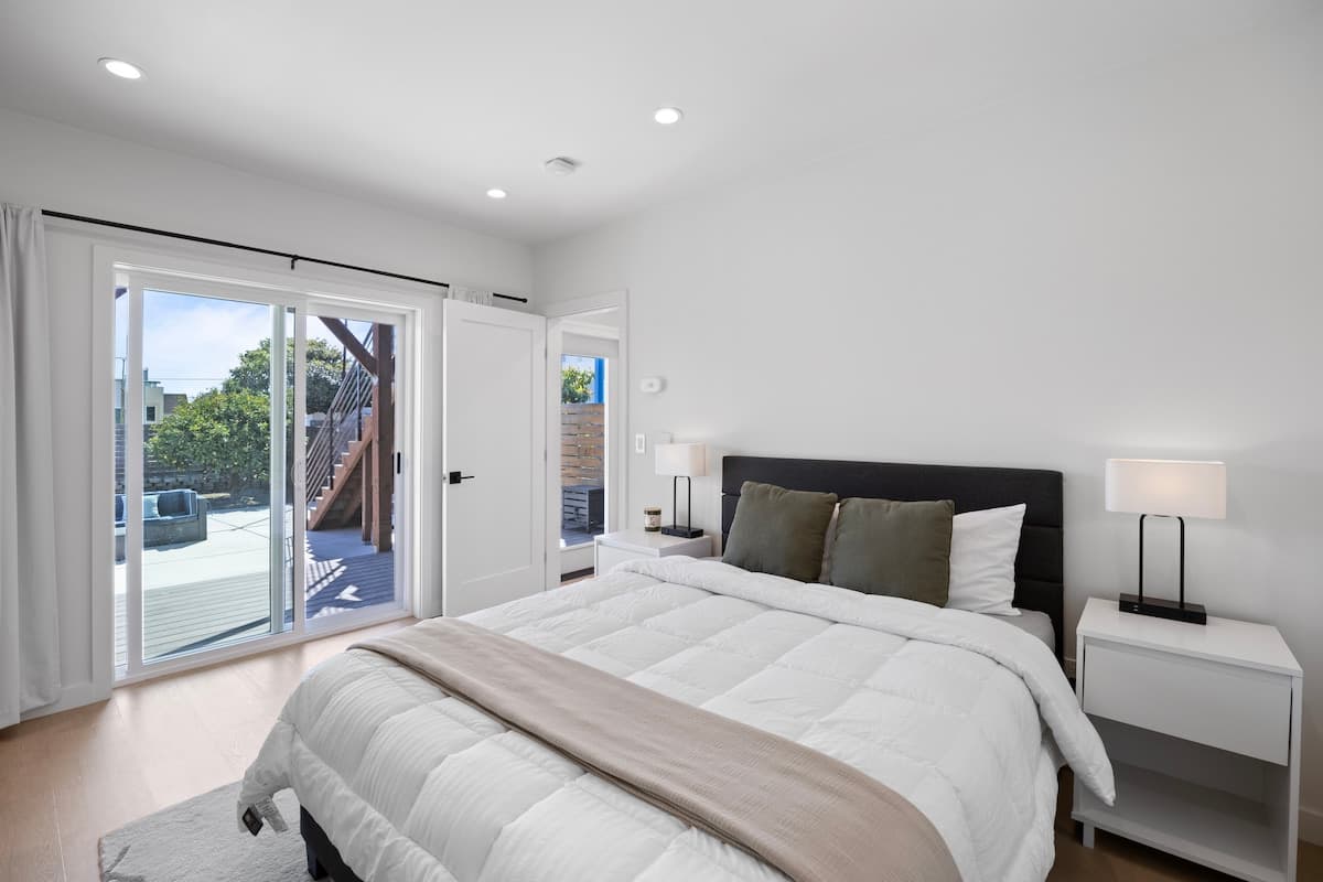 Newly Built Modern Luxurious Garden Suite - Photo 3