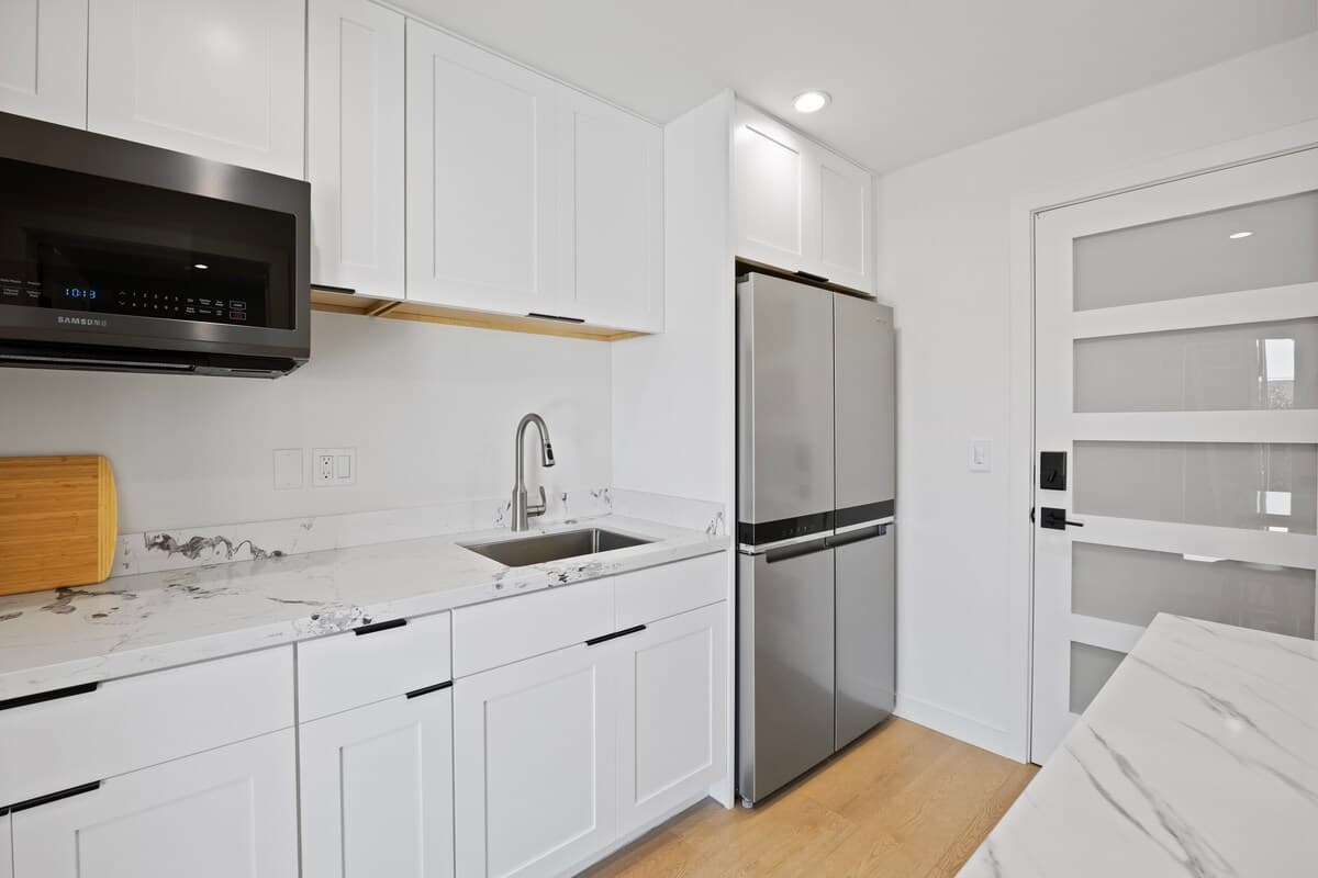 Newly Built Modern Luxurious Garden Suite - Photo 2