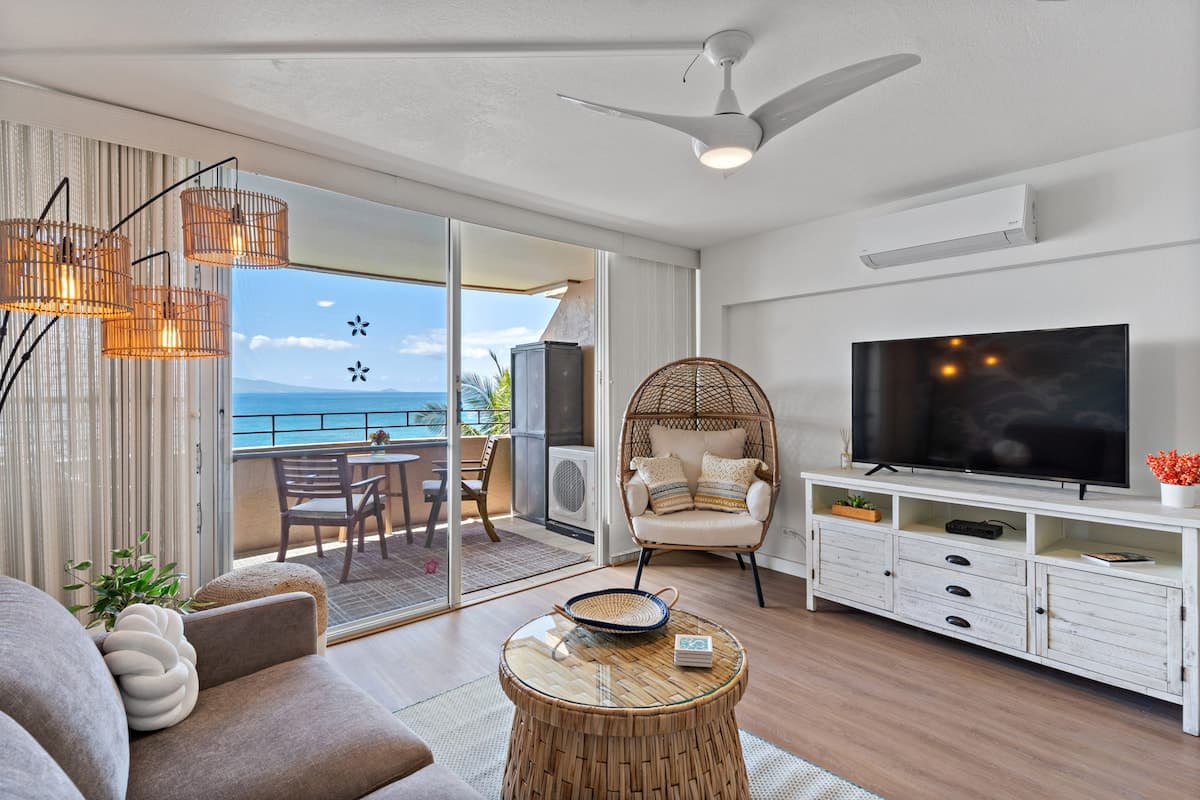 Condo in Wailuku · ★4.95 · 1 bedroom · 2 beds · 1 bath - Photo 2