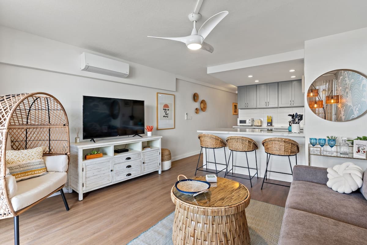 Condo in Wailuku · ★4.95 · 1 bedroom · 2 beds · 1 bath - Photo 3