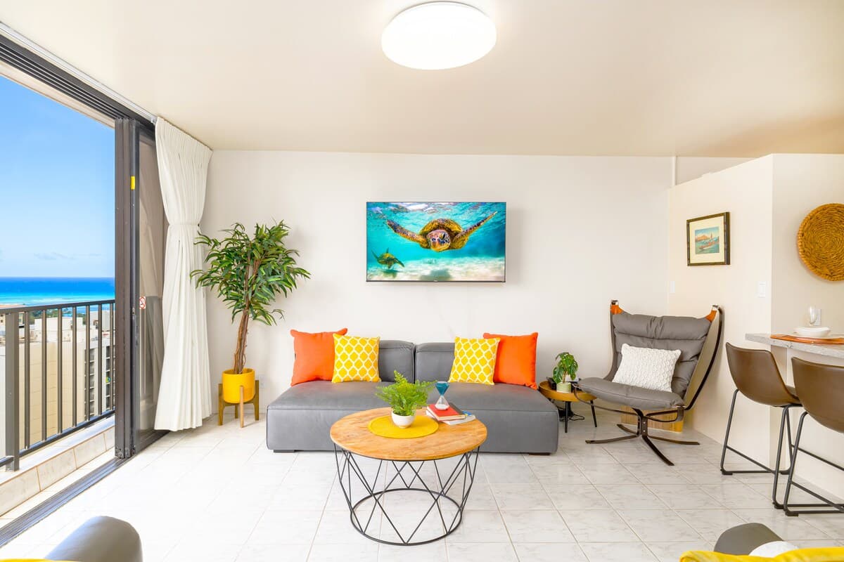 Condo in Honolulu · ★4.8 · 1 bedroom · 1 bed · 1 private bath - Photo 4