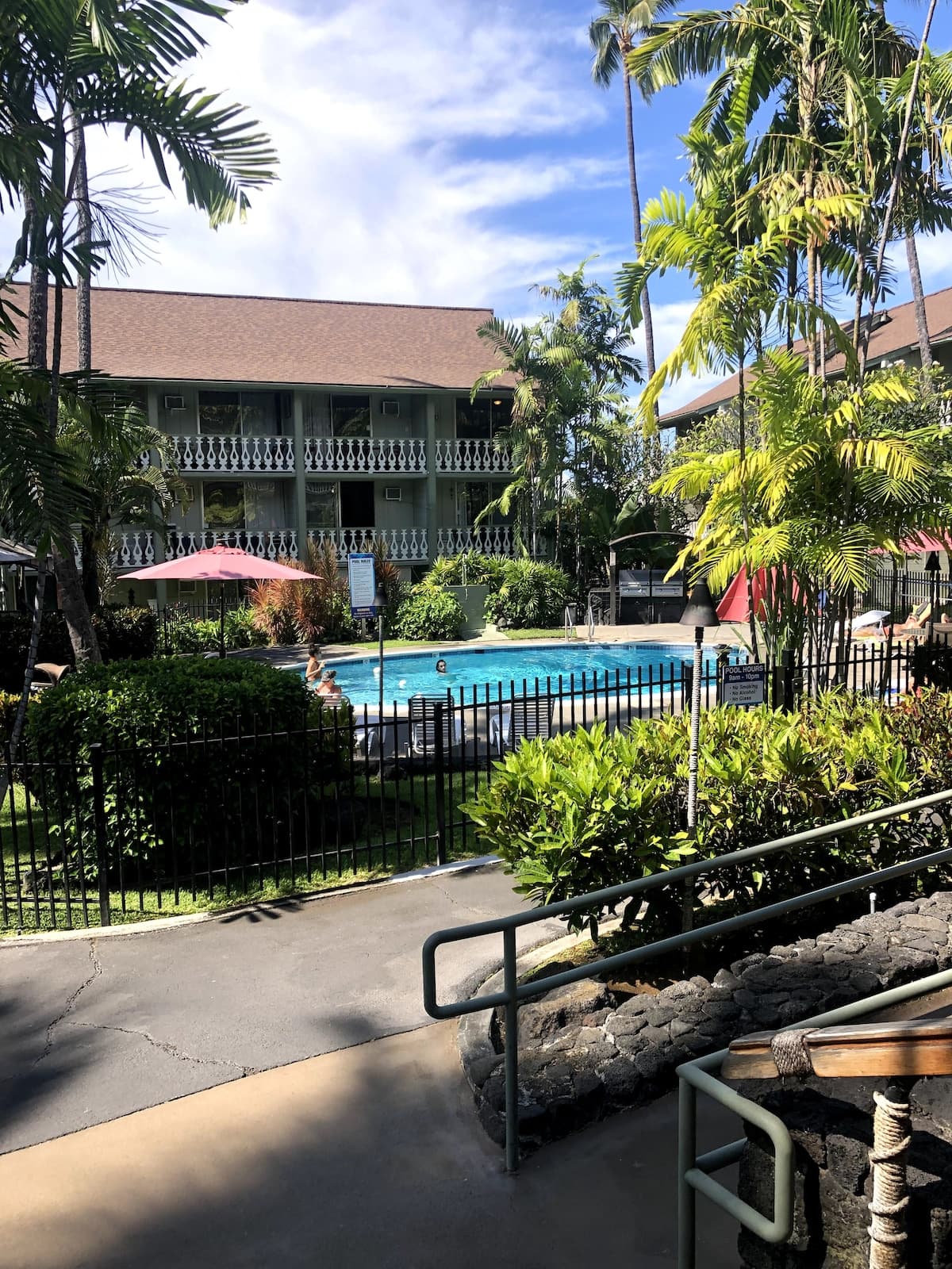 Condo in Kailua-Kona · ★4.73 · 1 bedroom · 3 beds · 1 shared bath - Photo 1