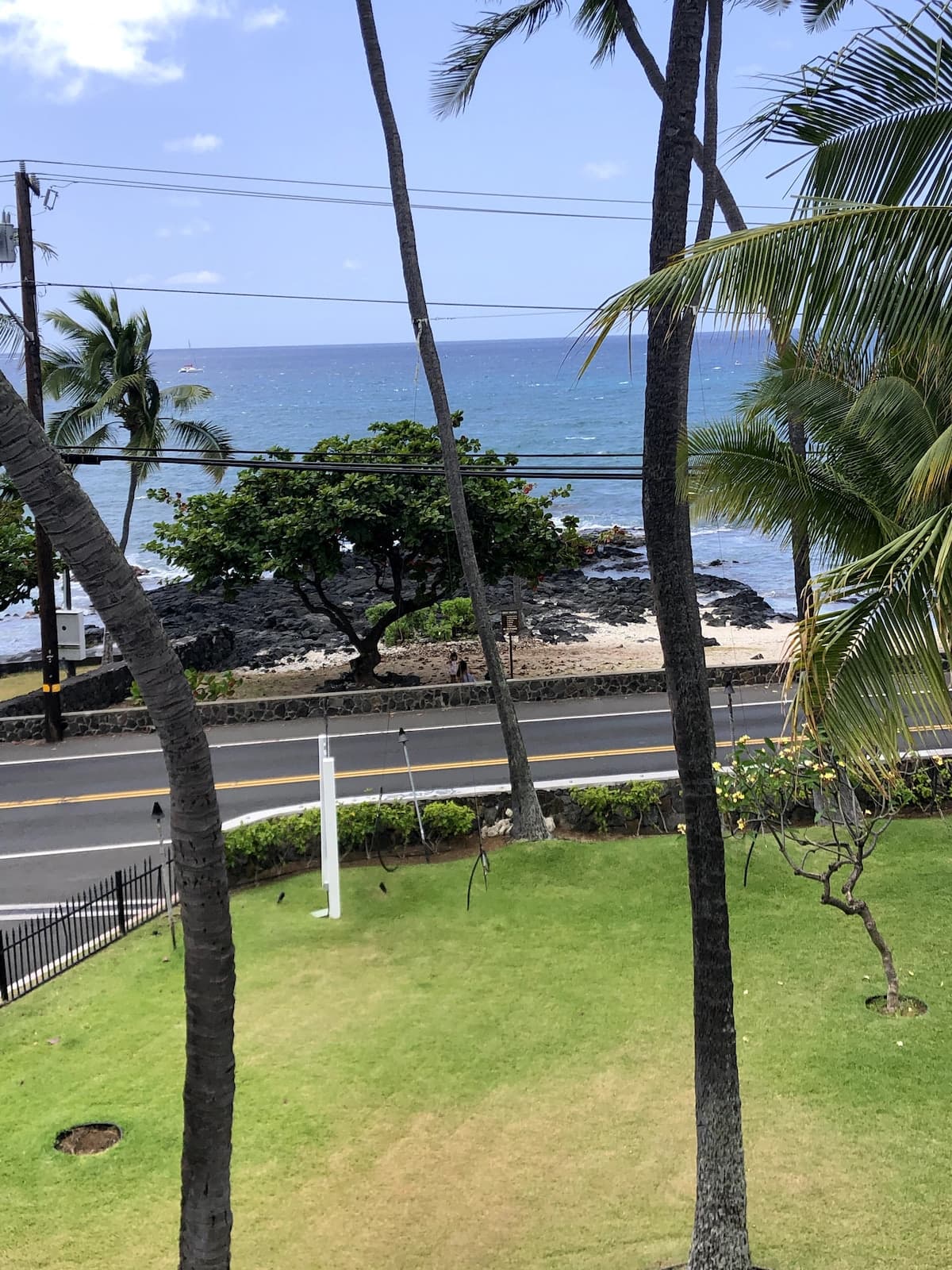 Condo in Kailua-Kona · ★4.73 · 1 bedroom · 3 beds · 1 shared bath - Photo 3