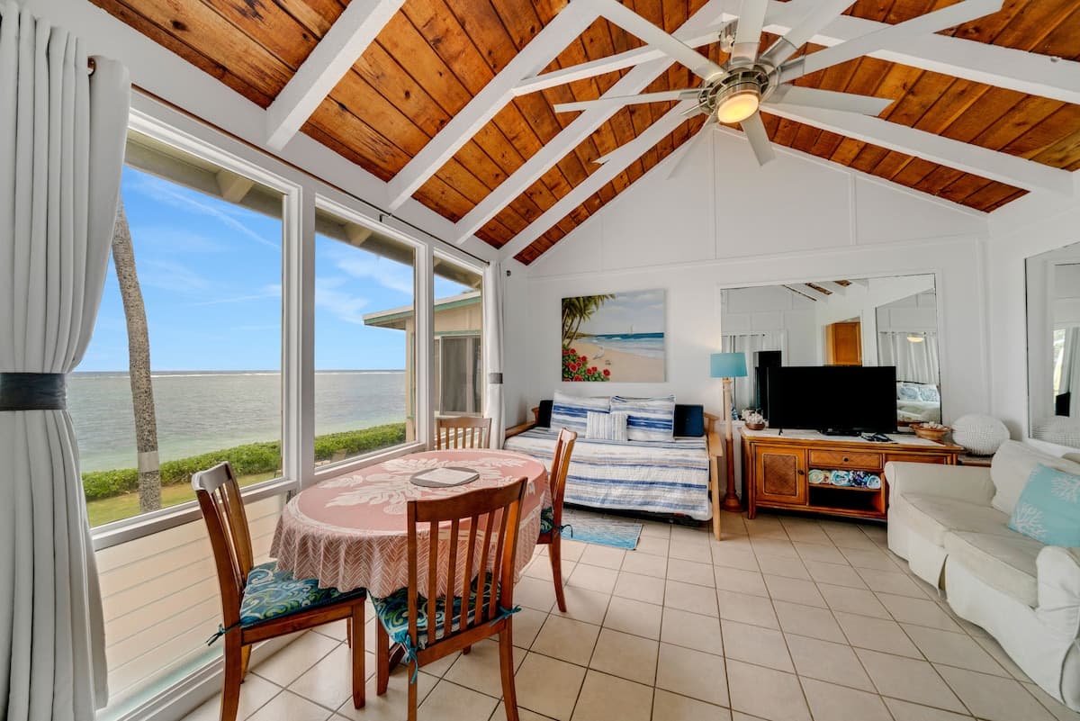 Condo in Hauula · ★4.88 · Studio · 3 beds · 1 private bath - Photo 4