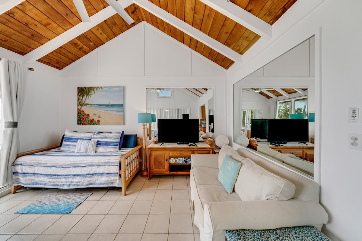 Condo in Hauula · ★4.88 · Studio · 3 beds · 1 private bath - Photo 1