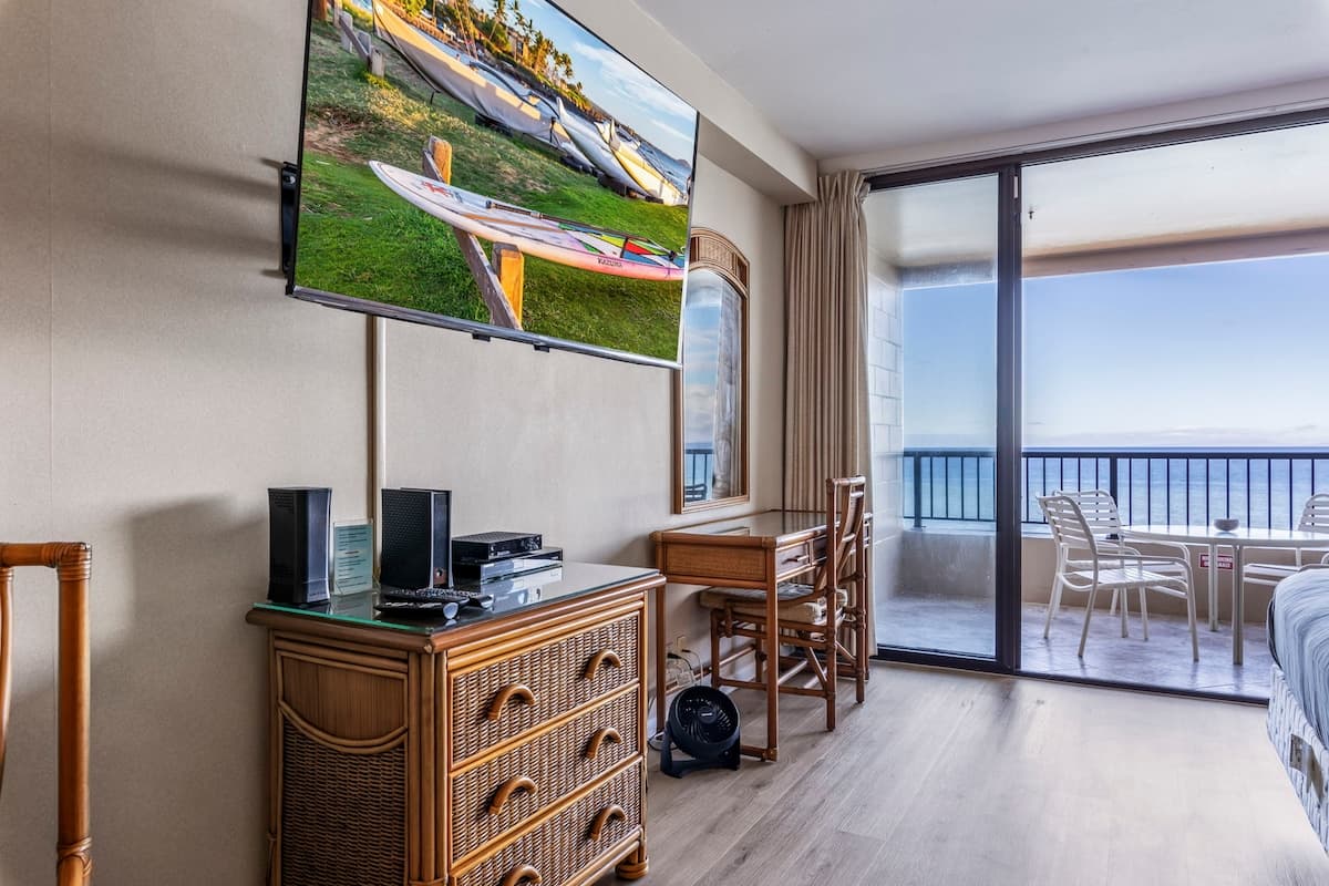 Condo in Lahaina · ★4.84 · Studio · 1 bed · 1 private bath - Photo 1