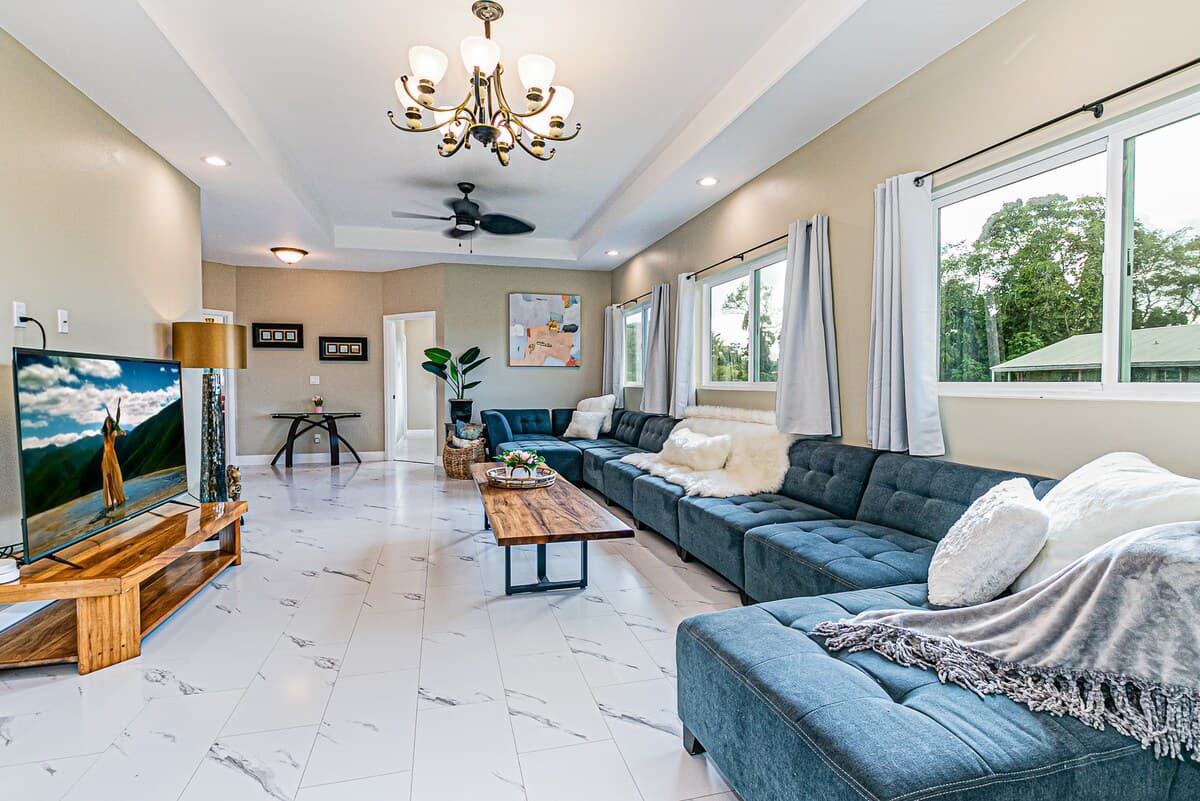 Home in Hilo · ★4.91 · 5 bedrooms · 8 beds · 4 shared baths - Photo 2