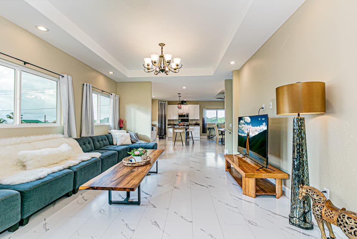 Home in Hilo · ★4.91 · 5 bedrooms · 8 beds · 4 shared baths - Photo 1