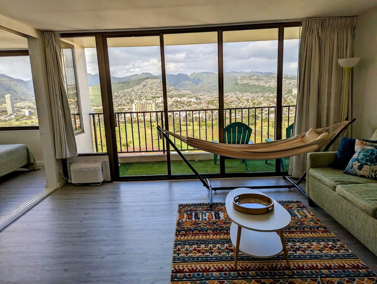 Condo in Honolulu · ★4.99 · 1 bedroom · 3 beds · 1 private bath - Photo 1