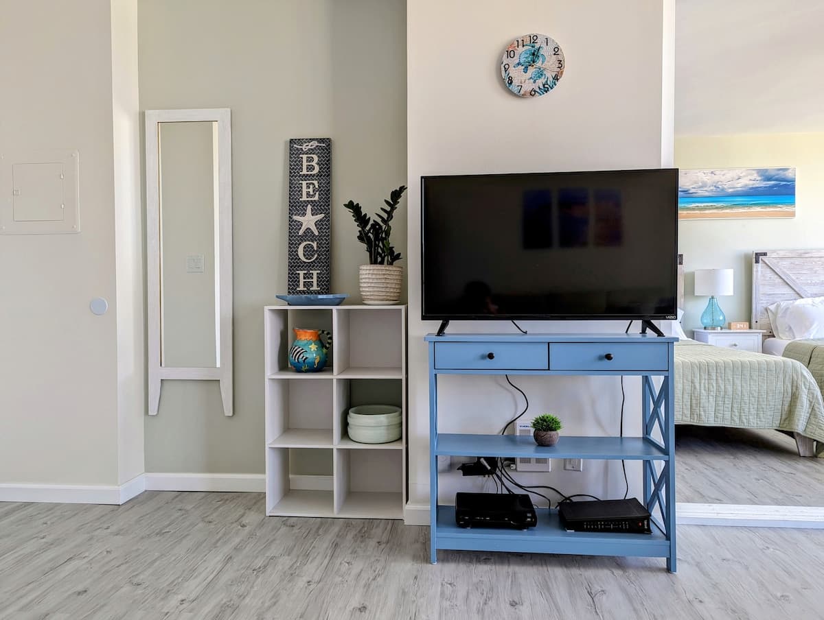 Condo in Honolulu · ★4.99 · 1 bedroom · 3 beds · 1 private bath - Photo 2