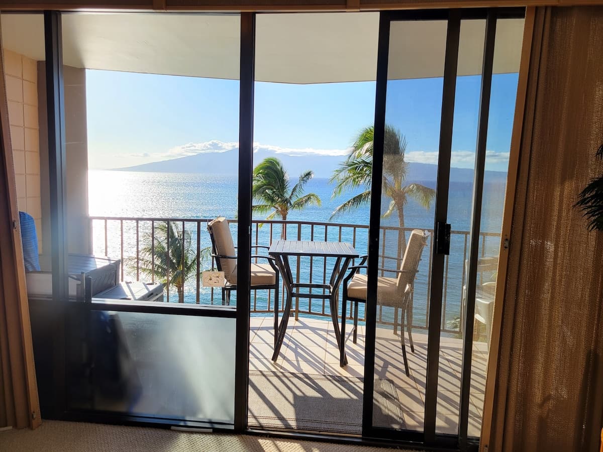 Condo in Lahaina · ★4.91 · 1 bedroom · 2 beds · 1 bath - Photo 5