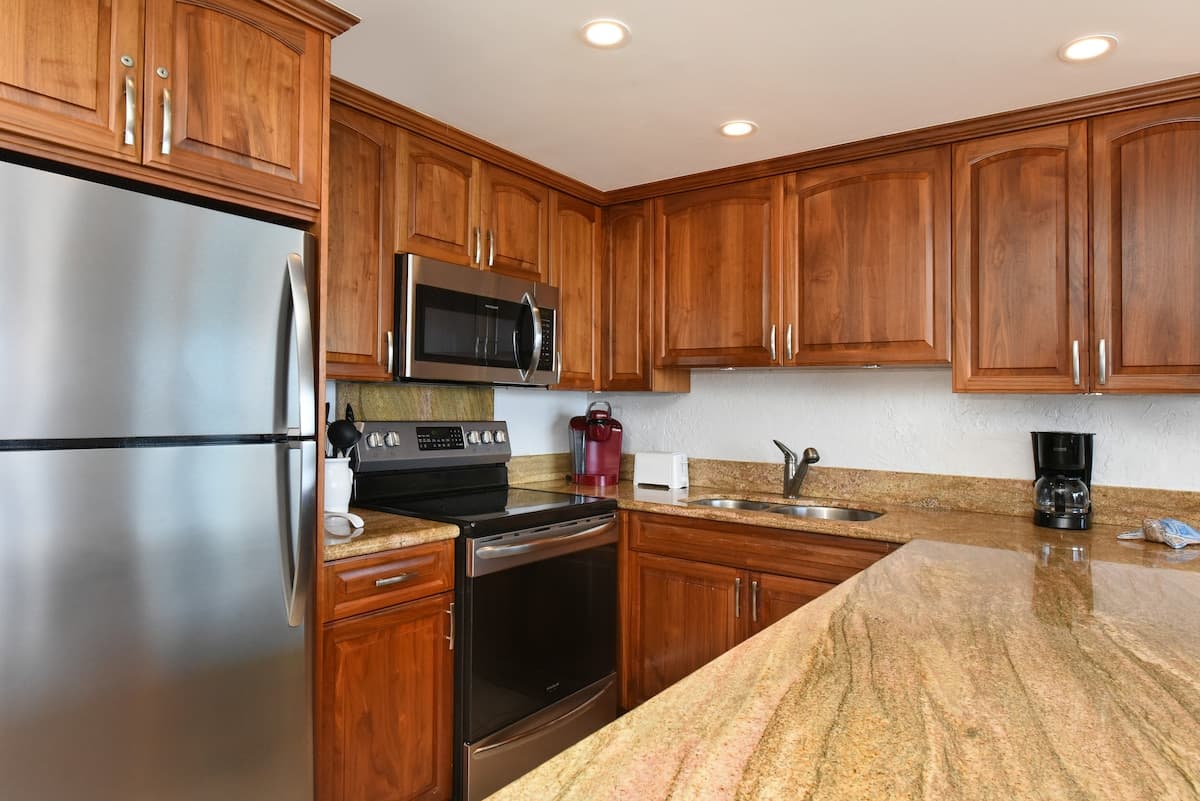 Condo in Lahaina · ★4.97 · 1 bedroom · 2 beds · 1 bath - Photo 5