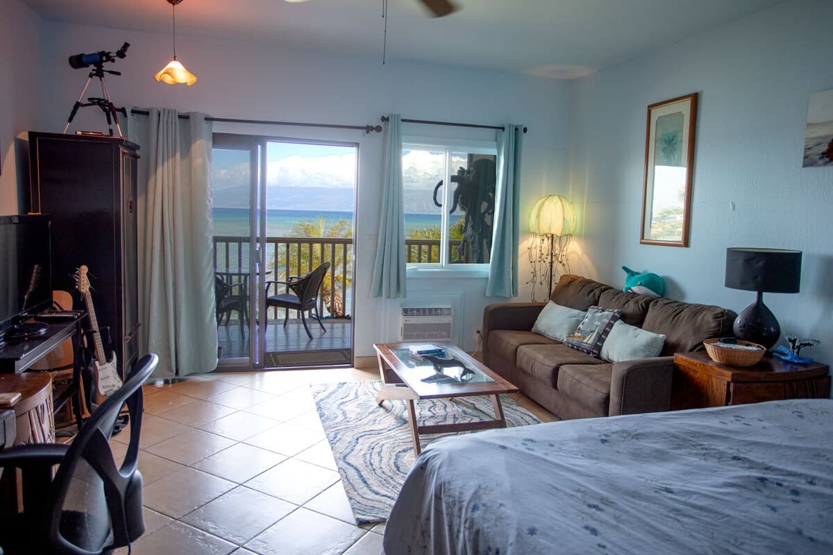 Condo in Lahaina · ★4.93 · 1 bedroom · 2 beds · 1 private bath - Photo 5