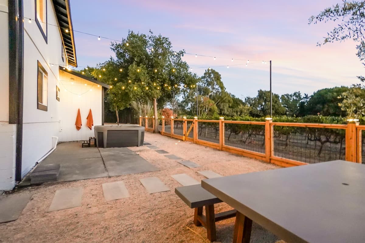 Luxury Casita with Hot Tub & Vineyard Views - Photo 2