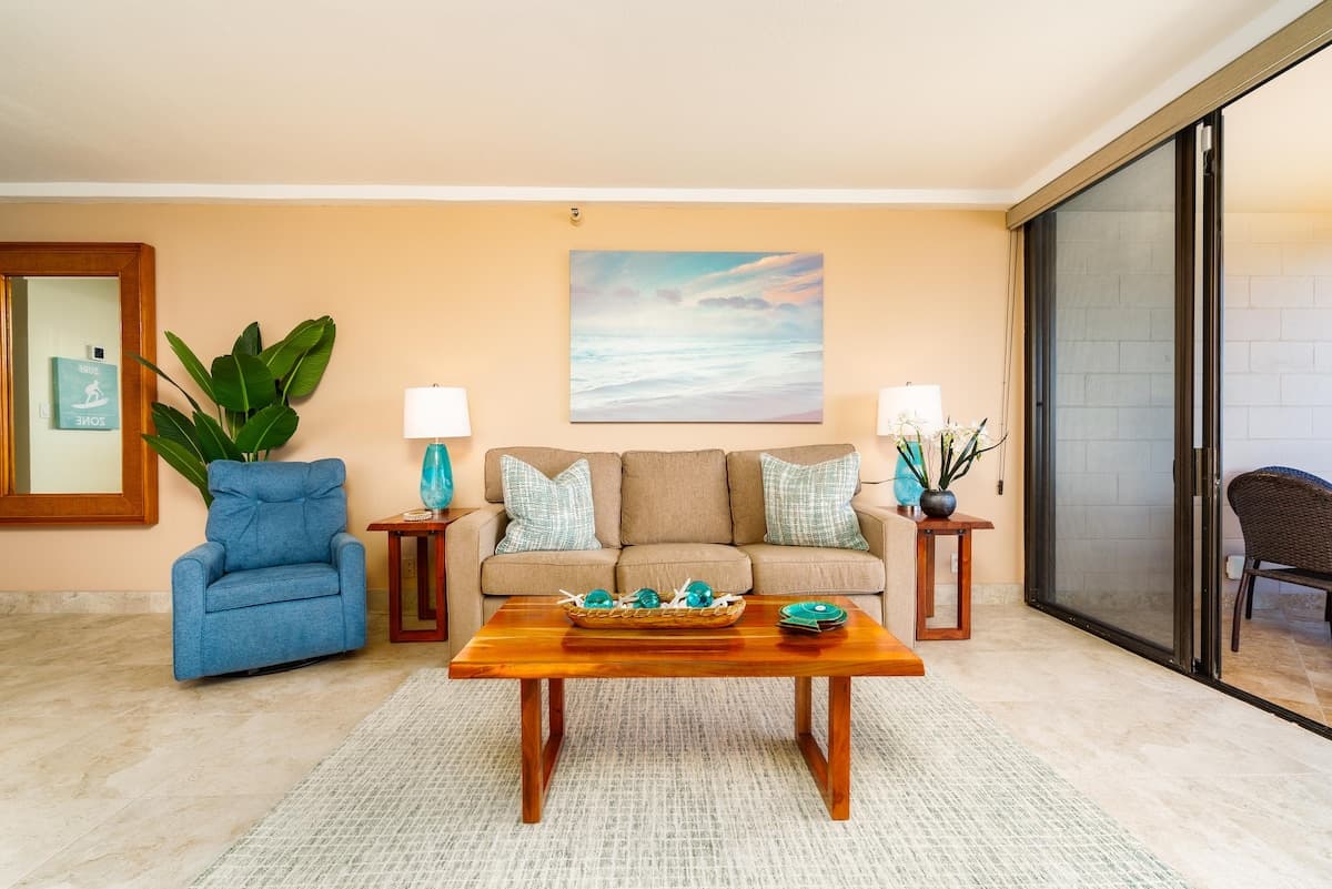 Condo in Lahaina · ★5.0 · 1 bedroom · 2 beds · 1 bath - Photo 4
