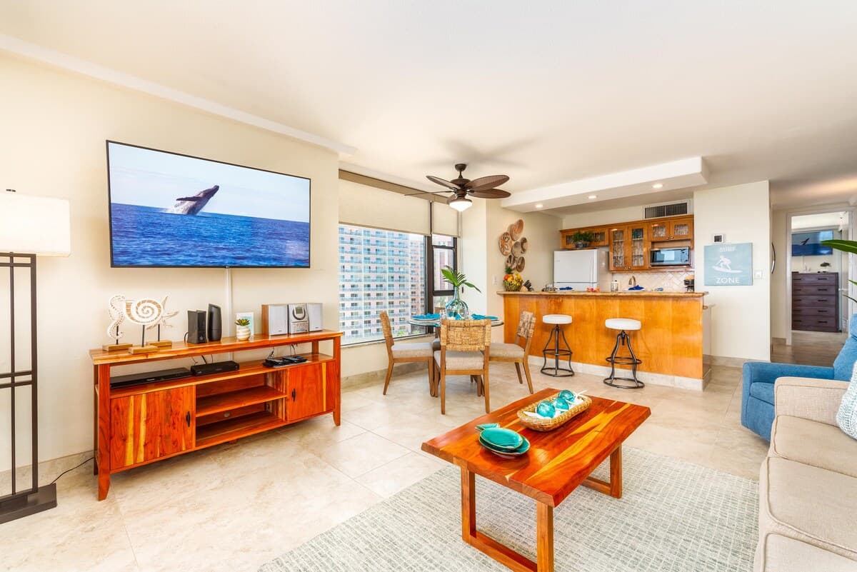Condo in Lahaina · ★5.0 · 1 bedroom · 2 beds · 1 bath - Photo 5