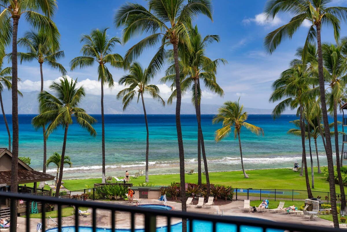 Condo in Lahaina · ★4.9 · 2 bedrooms · 3 beds · 2 baths - Photo 2