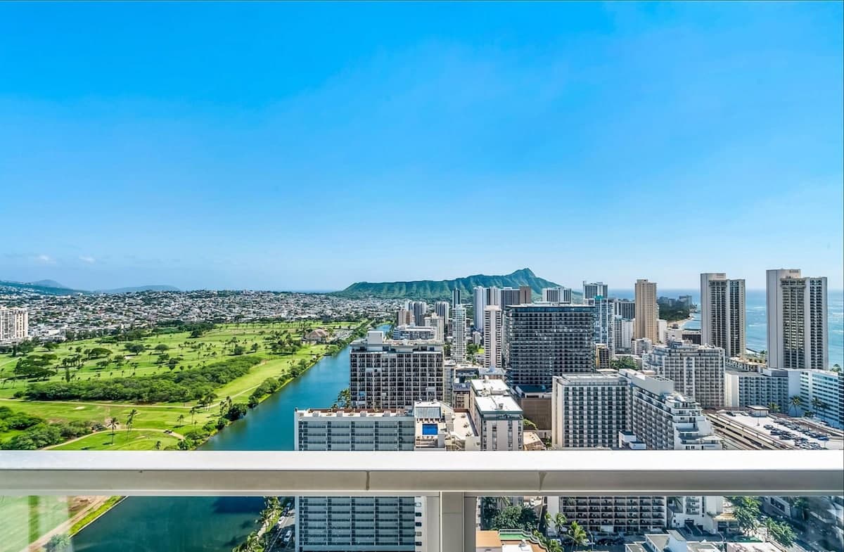 Condo in Honolulu · ★4.94 · Studio · 2 beds · 1 private bath - Photo 1