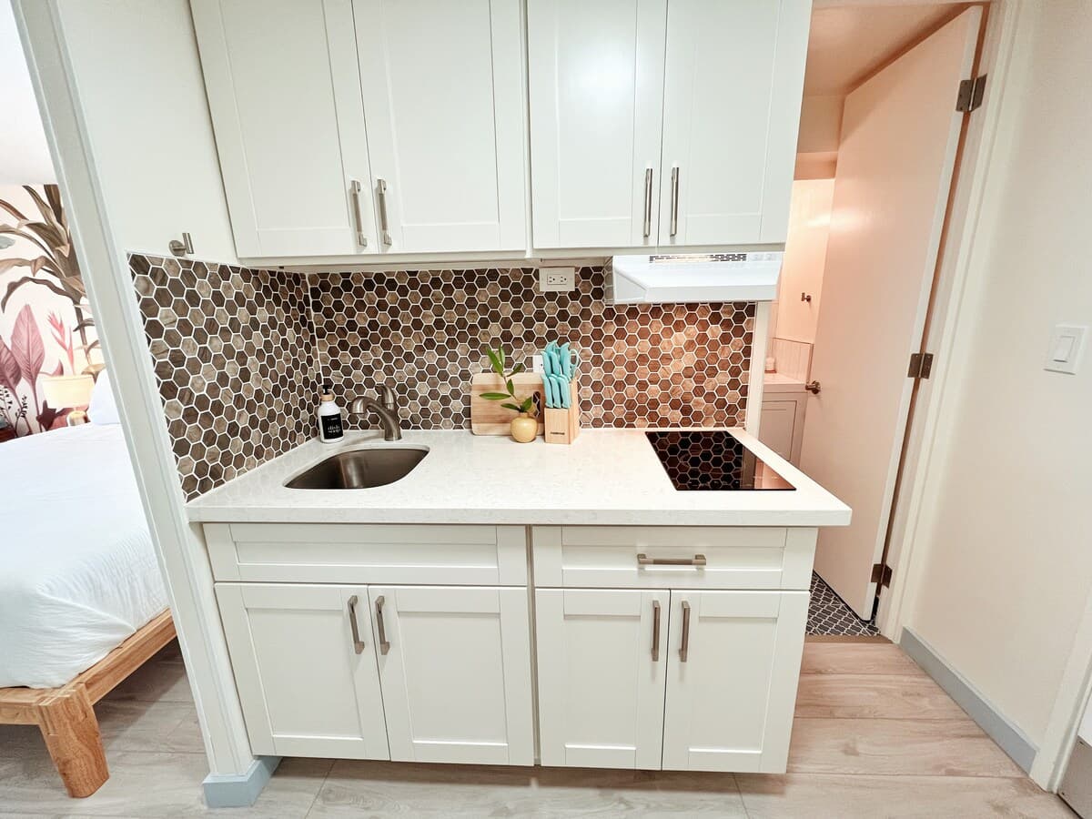 Condo in Honolulu · ★4.94 · Studio · 2 beds · 1 private bath - Photo 4