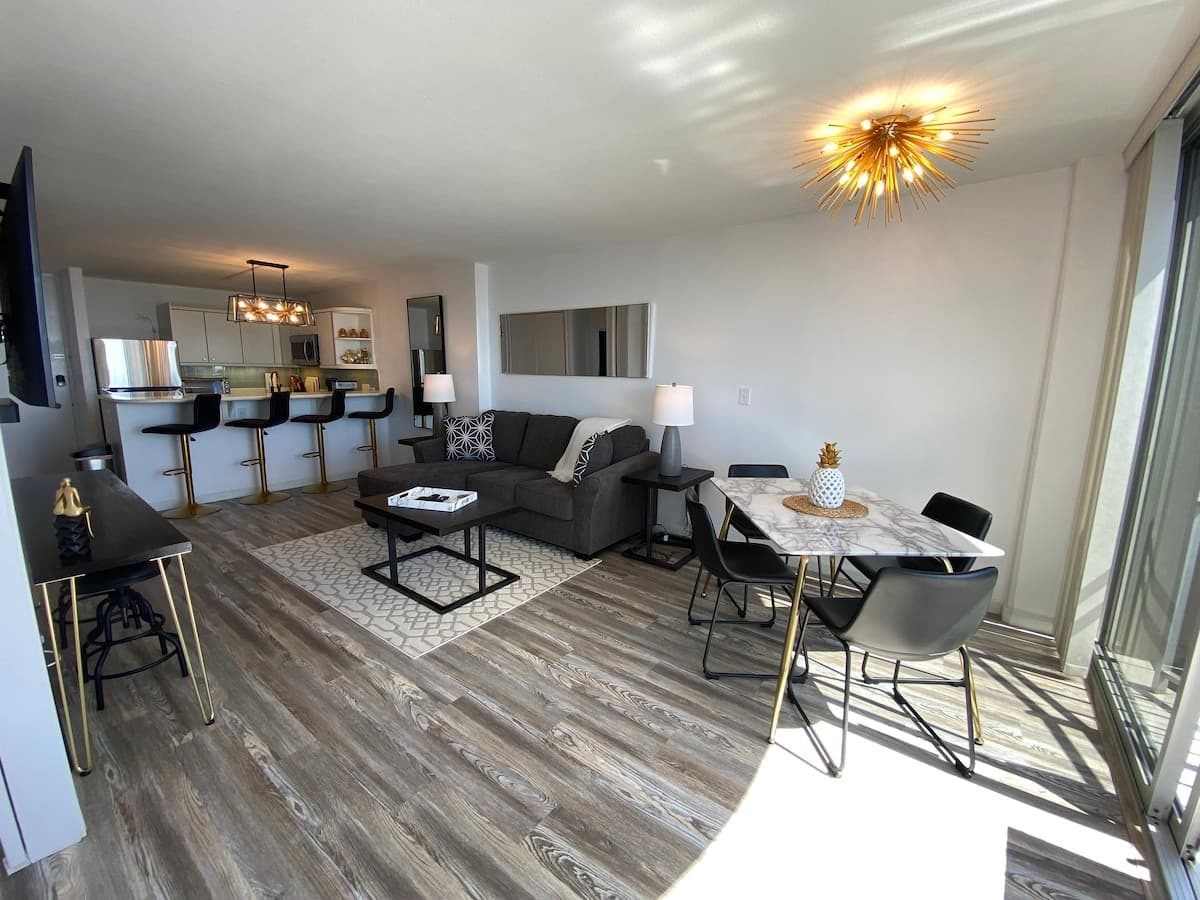 Condo in Honolulu · ★4.9 · 1 bedroom · 2 beds · 1 private bath - Photo 2