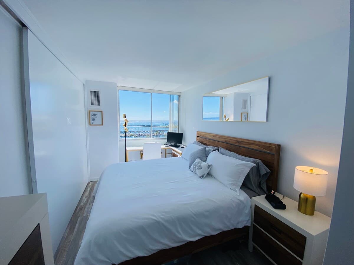 Condo in Honolulu · ★4.9 · 1 bedroom · 2 beds · 1 private bath - Photo 5