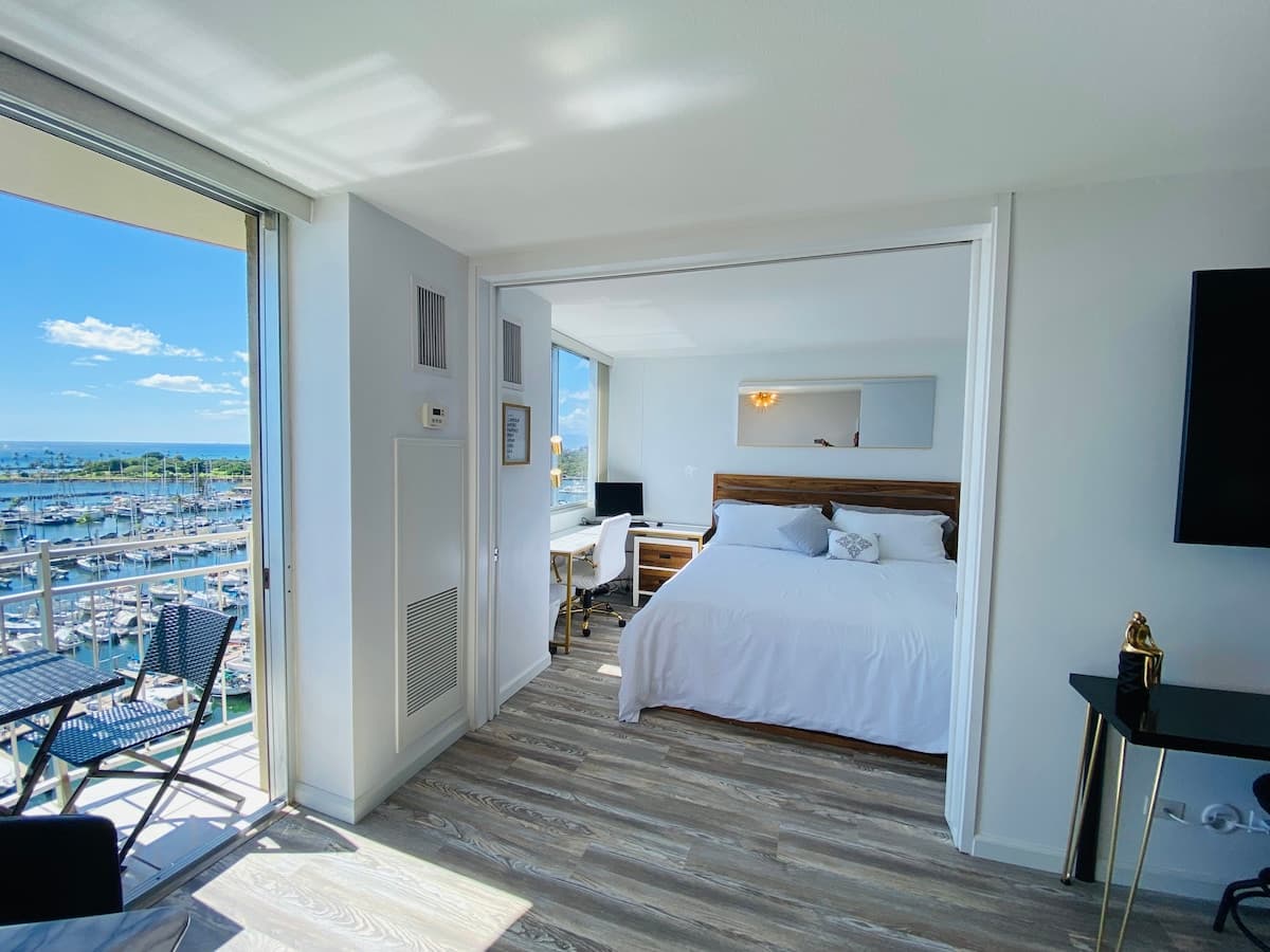 Condo in Honolulu · ★4.9 · 1 bedroom · 2 beds · 1 private bath - Photo 3
