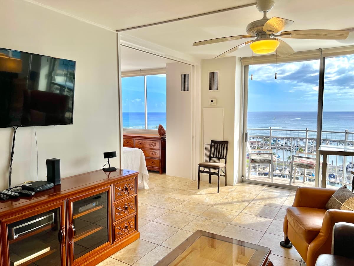 Condo in Honolulu · ★4.7 · 1 bedroom · 2 beds · 1 shared bath - Photo 2