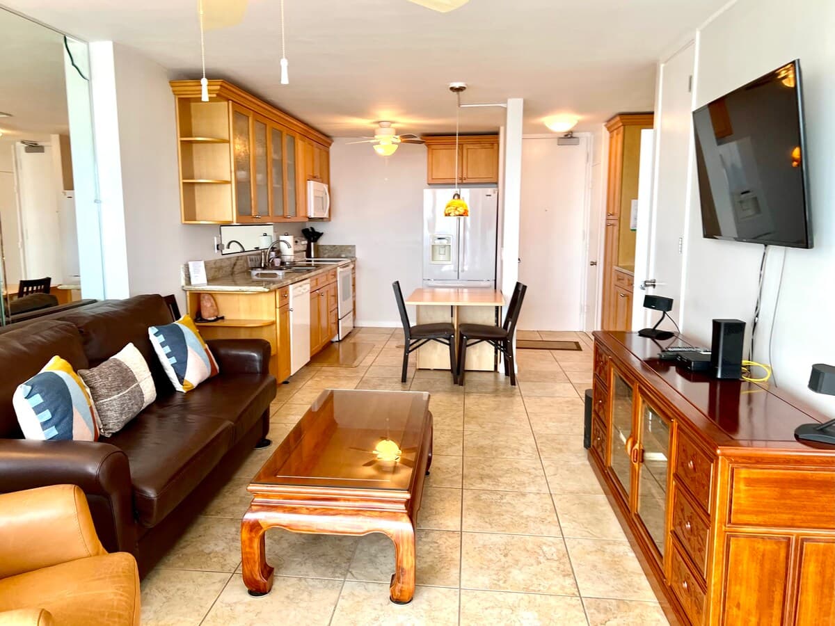 Condo in Honolulu · ★4.7 · 1 bedroom · 2 beds · 1 shared bath - Photo 5