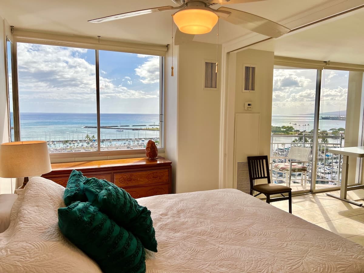 Condo in Honolulu · ★4.7 · 1 bedroom · 2 beds · 1 shared bath - Photo 1