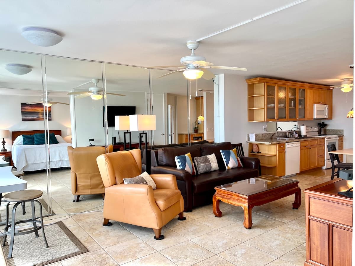 Condo in Honolulu · ★4.7 · 1 bedroom · 2 beds · 1 shared bath - Photo 4
