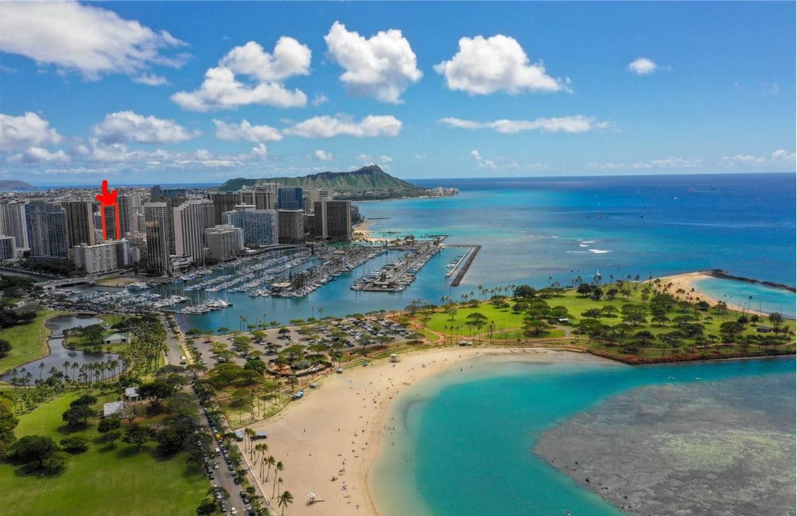 Condo in Honolulu · ★4.42 · Studio · 1 bed · 1 private bath - Photo 3