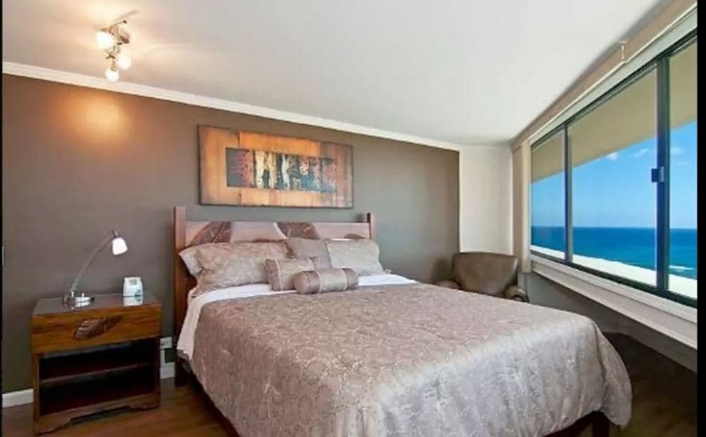 Condo in Honolulu · ★4.42 · Studio · 1 bed · 1 private bath - Photo 1
