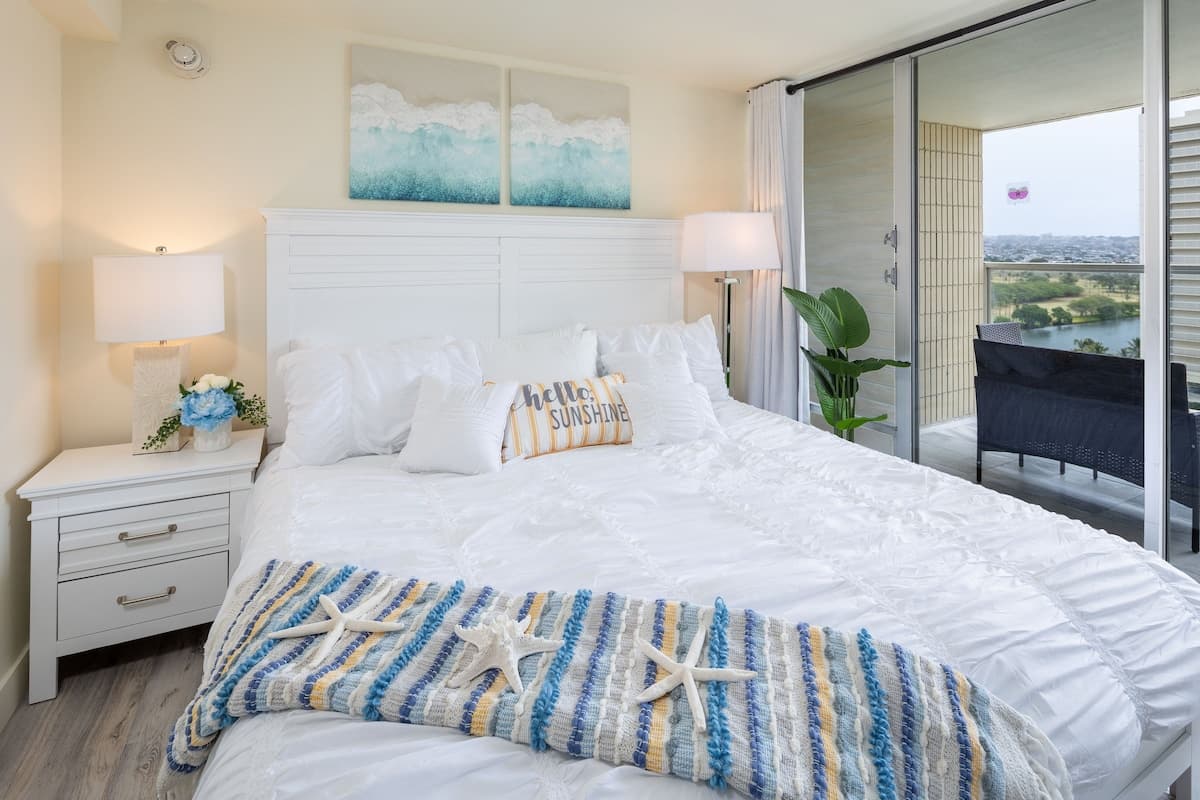 Condo in Honolulu · ★4.92 · 1 bedroom · 3 beds · 1 private bath - Photo 1