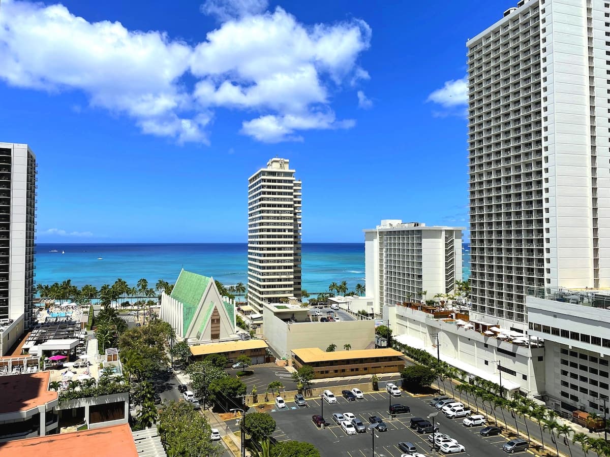 Condo in Honolulu · ★4.68 · 1 bedroom · 3 beds · 1 private bath - Photo 1