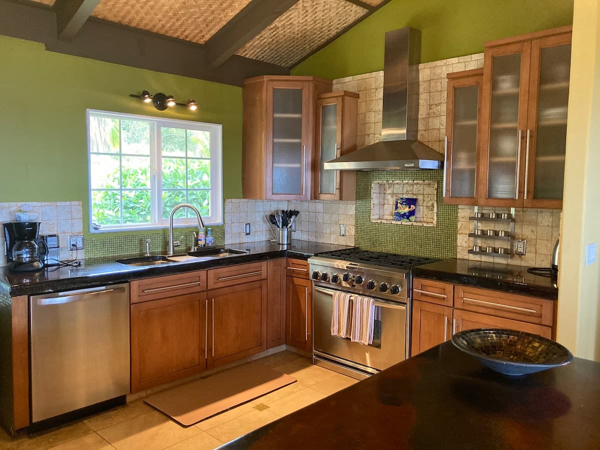 Villa in Nīnole · ★4.6 · 3 bedrooms · 3 beds · 3 baths - Photo 5