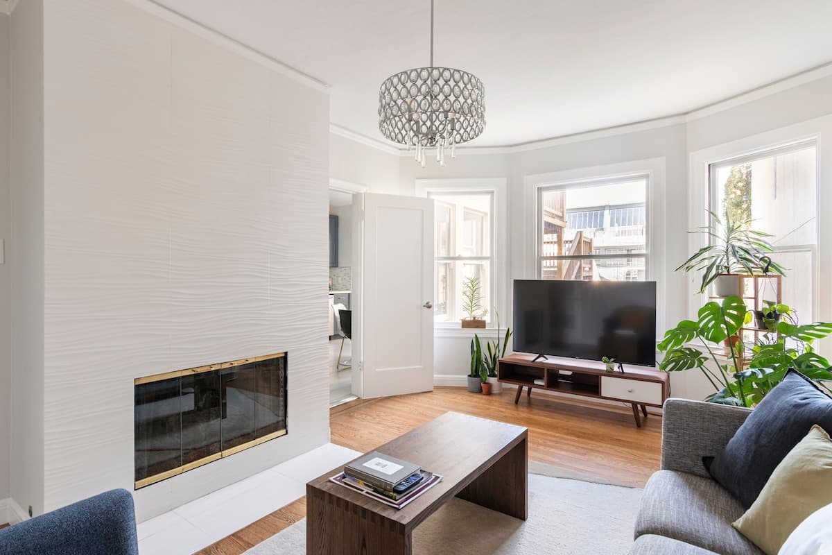Private Edwardian Suite by Airbnb HQ, Fireplace - Photo 4