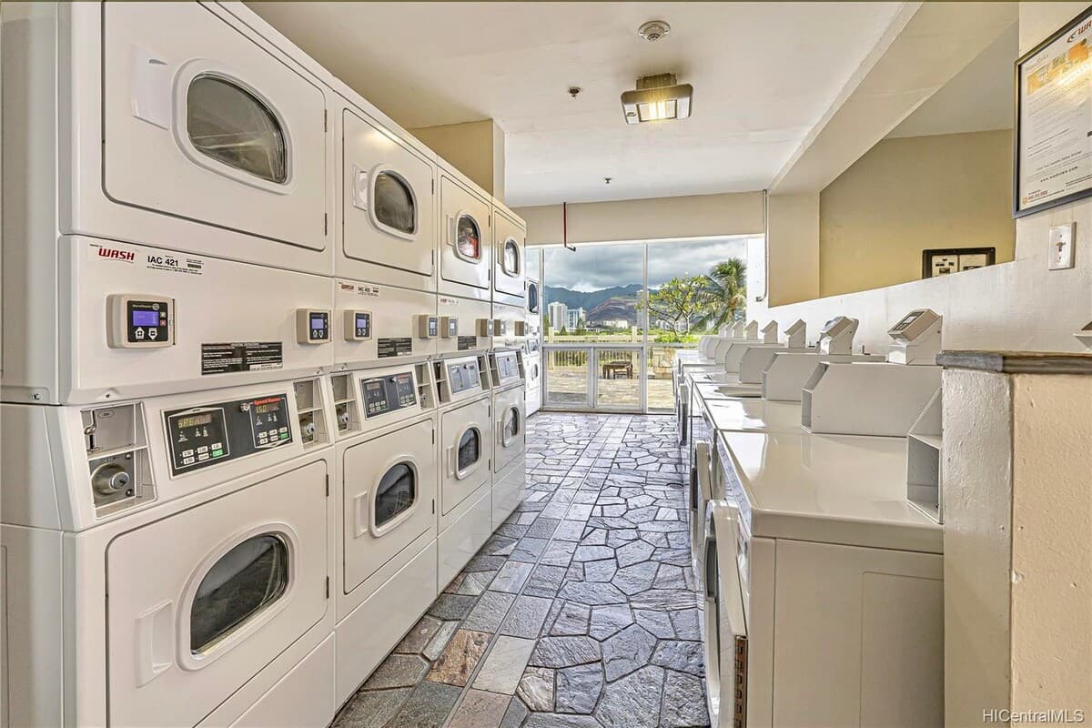 Condo in Honolulu · ★4.94 · Studio · 2 beds · 1 private bath - Photo 1