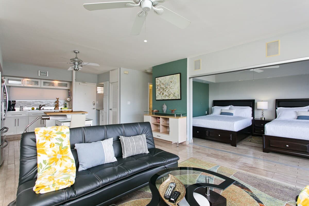 Resort in Honolulu · ★4.9 · 1 bedroom · 4 beds · 1 private bath - Photo 5