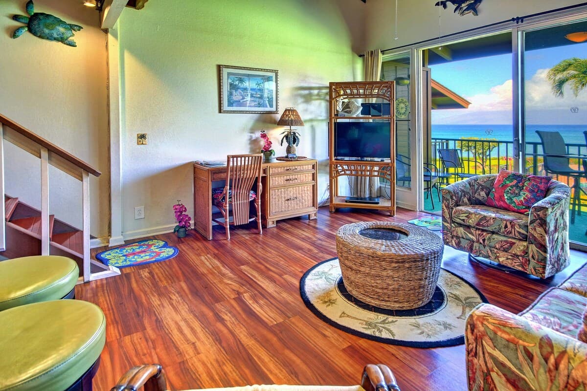 Condo in Lahaina · ★4.94 · 2 bedrooms · 2 beds · 2 private baths - Photo 2