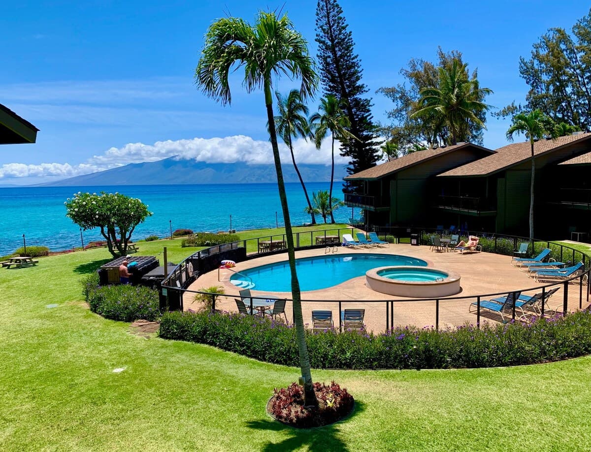 Condo in Lahaina · ★4.94 · 2 bedrooms · 2 beds · 2 private baths - Photo 5