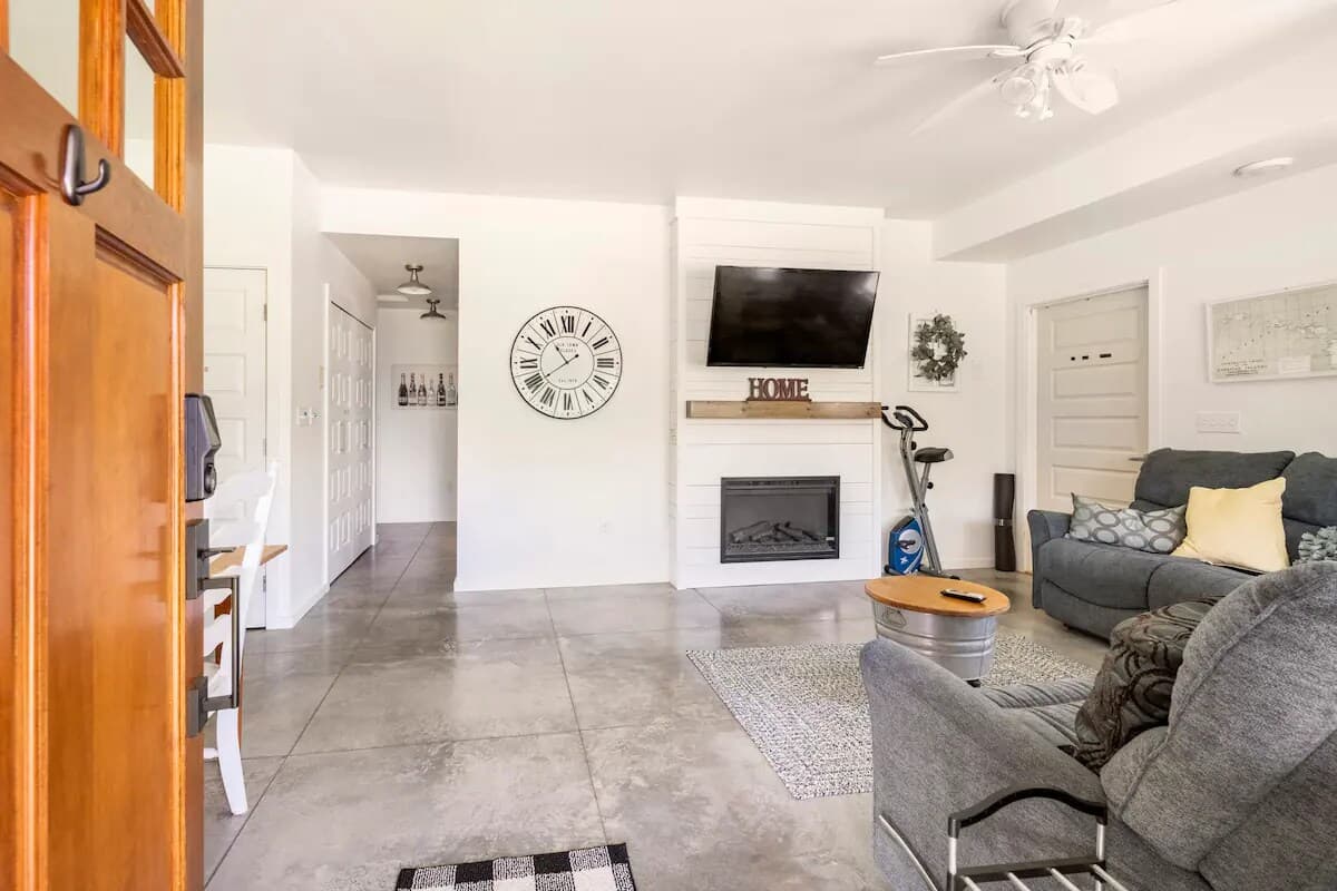 Home in Volcano · ★4.95 · 1 bedroom · 1 bed · 2 private baths - Photo 5