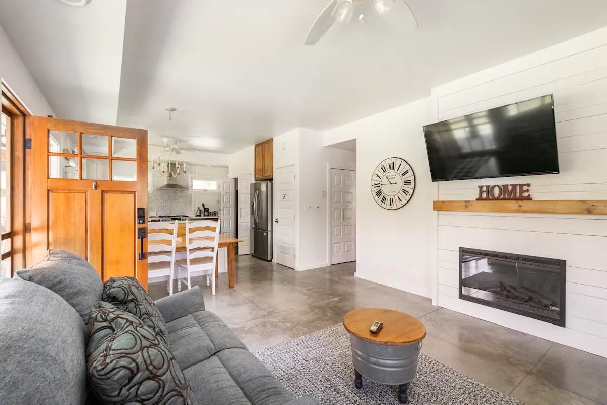 Home in Volcano · ★4.95 · 1 bedroom · 1 bed · 2 private baths - Photo 1