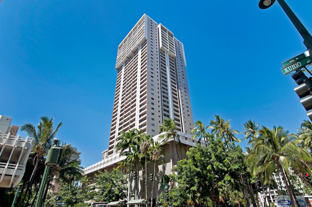 Condo in Honolulu · ★5.0 · 1 bedroom · 2 beds · 1 private bath - Photo 3